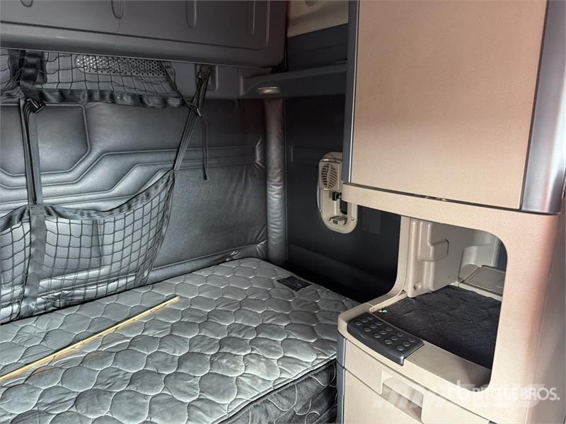 Freightliner Cascadia 125 6x2 Tractocamion con Dormitorio / T/A Sadulveokid