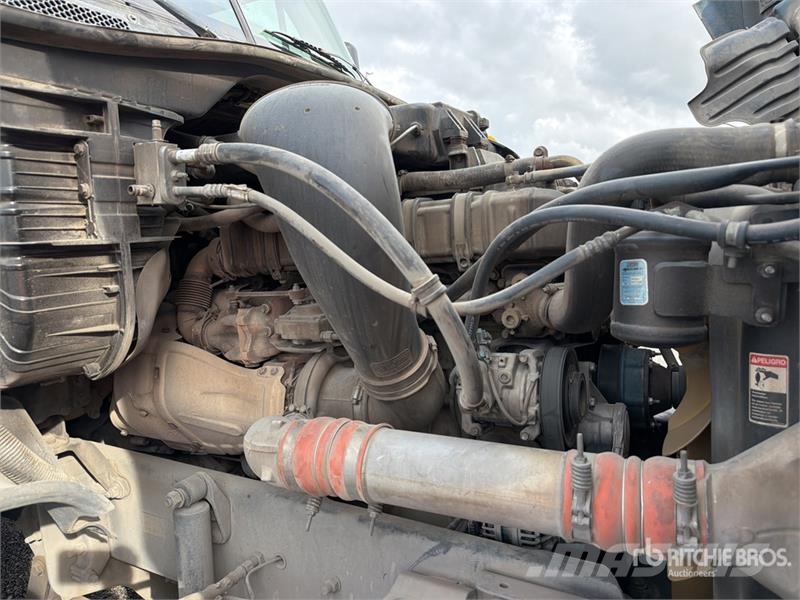 Freightliner Cascadia 125 6x4 Tractocamion con Dormitorio / T/A Nyergesvontatók