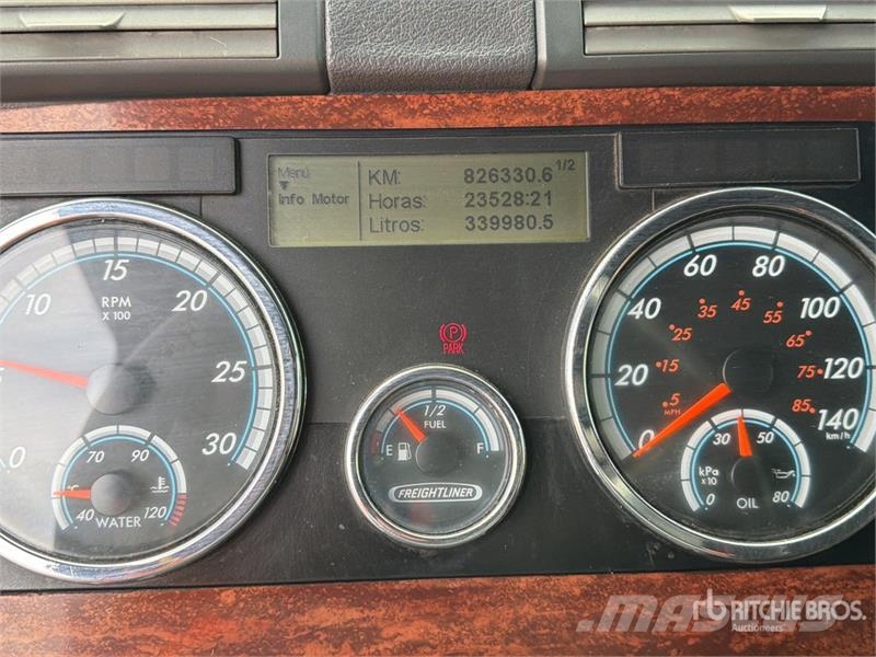 Freightliner Cascadia 125 6x4 Tractocamion con Dormitorio / T/A Nyergesvontatók