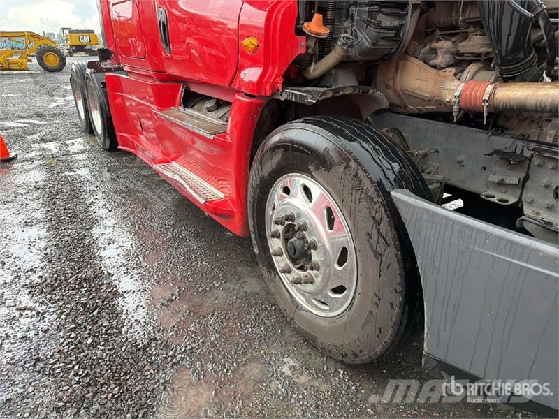 Freightliner Cascadia 125 6x4 Tractocamion con Dormitorio / T/A Vilcēji