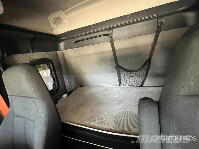 Freightliner Cascadia 126 Tractocamion con Dormitorio / T/A Sle Sattelzugmaschinen
