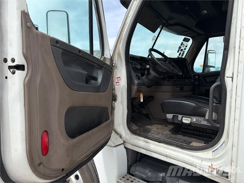 Freightliner Cascadia 125 6x4 Tractocamion con Dormitorio / T/A Tracteur routier