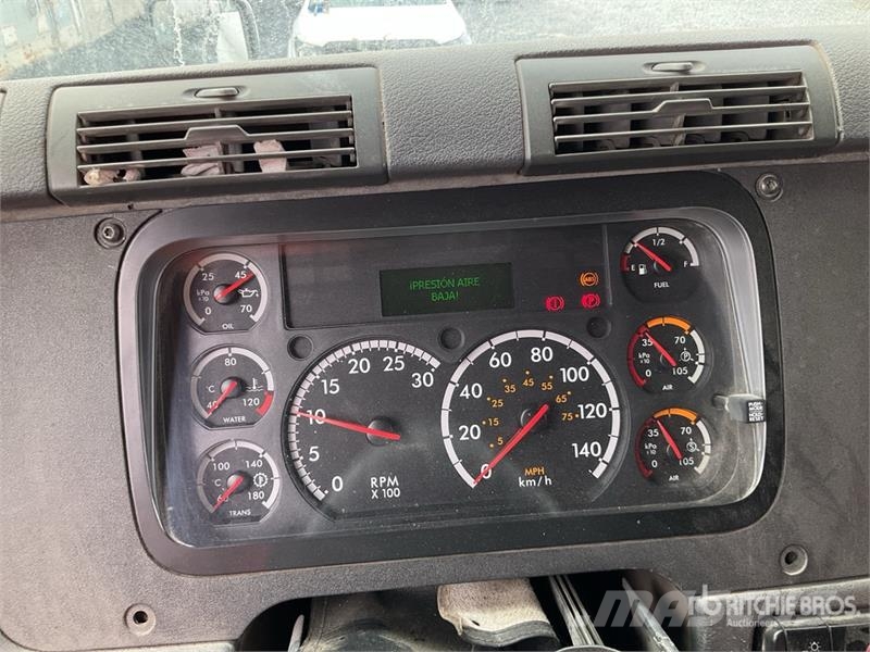 Freightliner Cascadia 125 6x4 Tractocamion con Dormitorio / T/A Motrici e Trattori Stradali