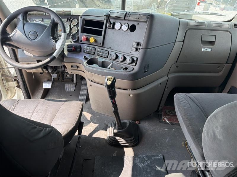 Freightliner Cascadia 125 6x4 Tractocamion con Dormitorio / T/A Тягачі