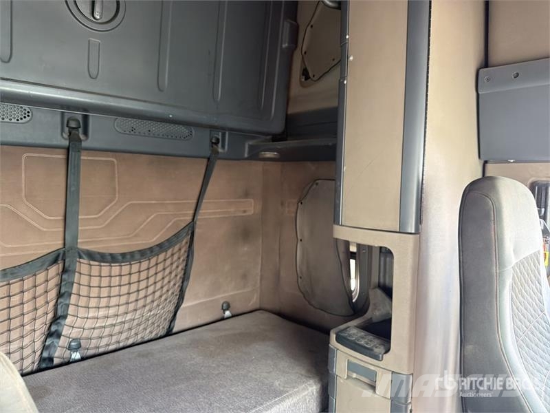Freightliner Cascadia 125 6x2 Tractocamion con Dormitorio / T/A Cabezas tractoras