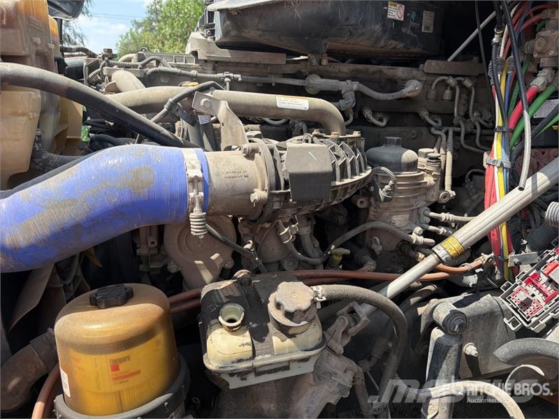 Freightliner Cascadia 125 6x4 Tractocamion con Dormitorio / T/A Cabezas tractoras
