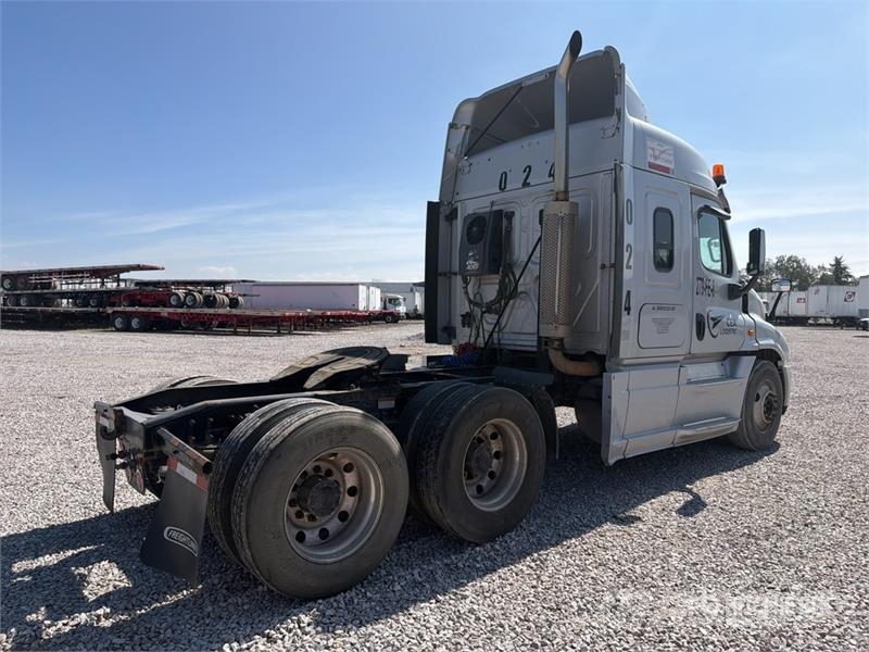 Freightliner Cascadia 125 6x4 Tractocamion con Dormitorio / T/A Cabezas tractoras