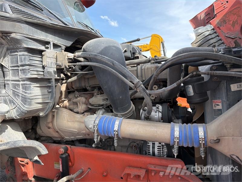 Freightliner Cascadia 125 6x4 Tractocamion con Dormitorio / T/A Nyergesvontatók