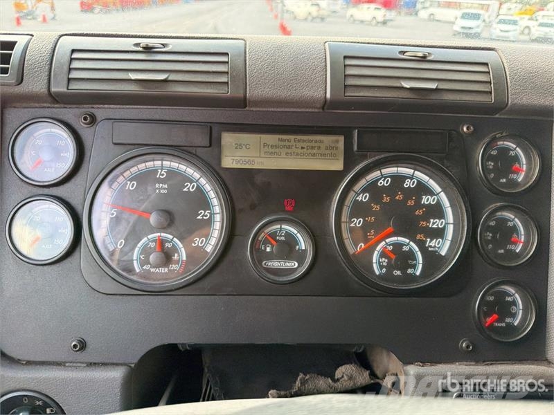 Freightliner Cascadia 125 6x4 Tractocamion con Dormitorio / T/A Truck Tractor Units