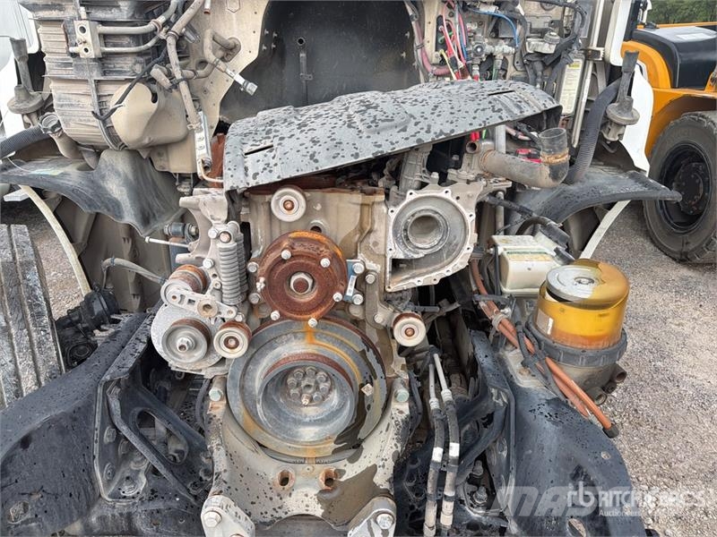 Freightliner Cascadia 125 6x4 Tractocamion con Dormitorio (SOLO Vilcēji