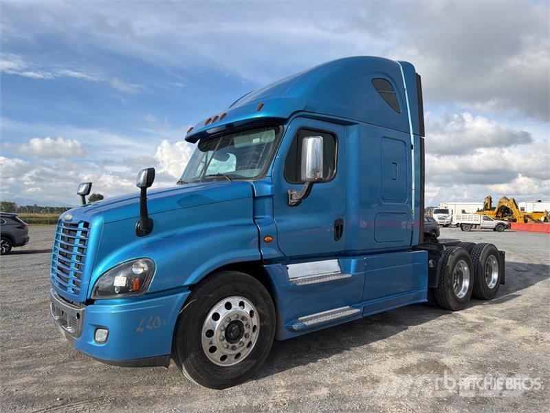 Freightliner Cascadia 125 6x4 Tractocamion con Dormitorio / T/A Sattelzugmaschinen