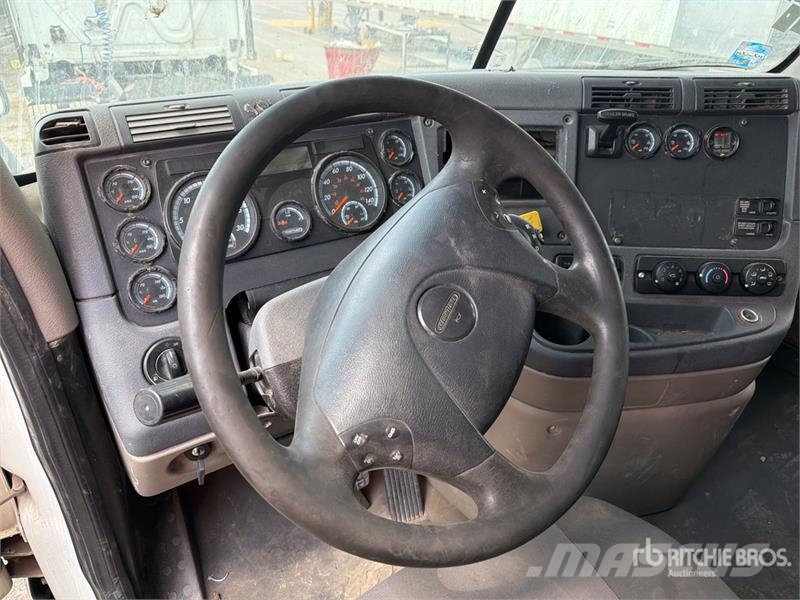 Freightliner Cascadia 125 6x4 Tractocamion con Dormitorio / T/A Cabezas tractoras