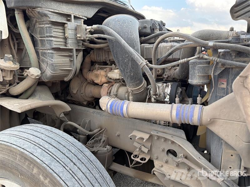 Freightliner Cascadia 125 6x4 Tractocamion con Dormitorio / T/A Sattelzugmaschinen