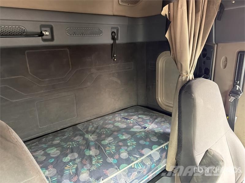 Freightliner Cascadia 125 6x4 Tractocamion con Dormitorio / T/A Naudoti vilkikai
