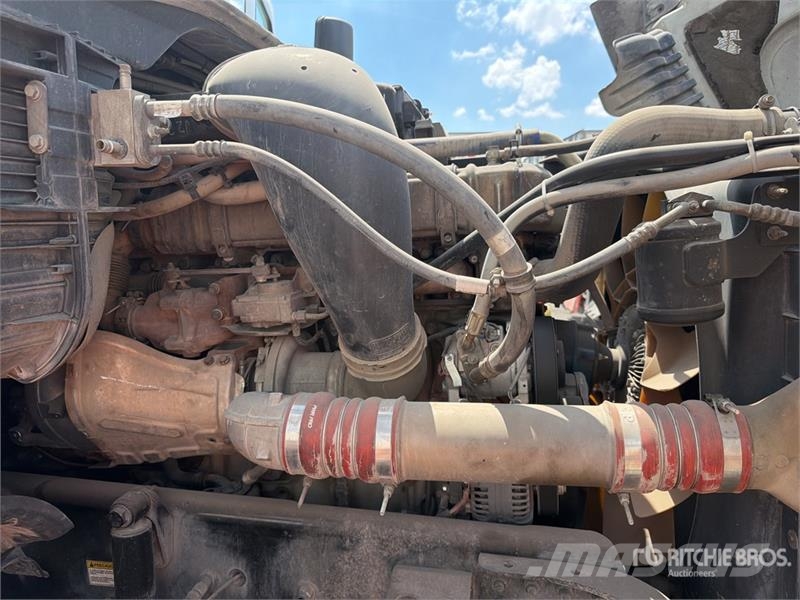 Freightliner Cascadia 125 6x4 Tractocamion con Dormitorio / T/A Cabezas tractoras