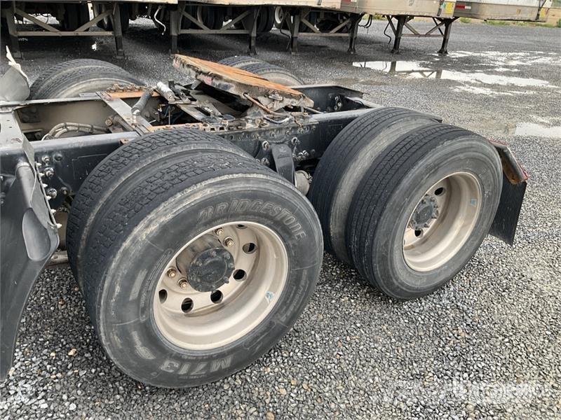 Freightliner Cascadia 6x4 Tractocamion con Dormitorio / T/A Sle Vilcēji