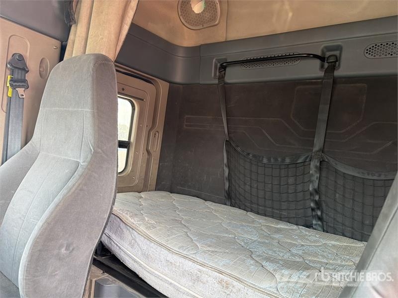 Freightliner Cascadia 125 6x4 Tractocamion con Dormitorio / T/A Тягачі