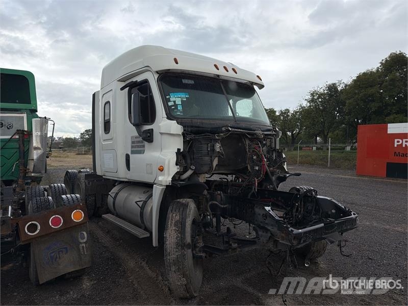 Freightliner Cascadia 125 6x4 Tractocamion con Dormitorio (SOLO Nyergesvontatók