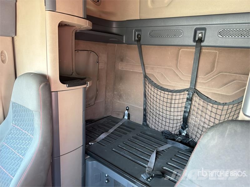 Freightliner Cascadia 125 6x2 Tractocamion con Dormitorio / T/A Cabezas tractoras