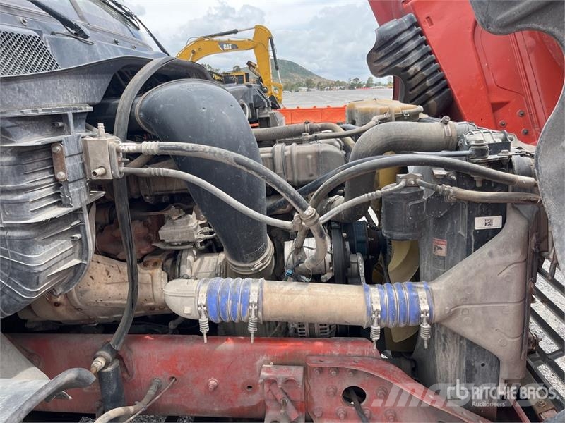 Freightliner Cascadia 125 6x4 Tractocamion con Dormitorio / T/A Motrici e Trattori Stradali
