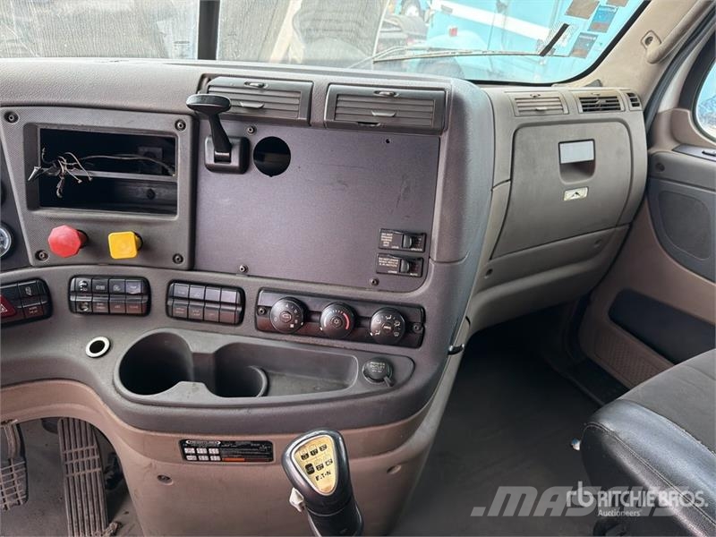 Freightliner Cascadia 125 6x4 Tractocamion con Dormitorio / T/A Влекачи