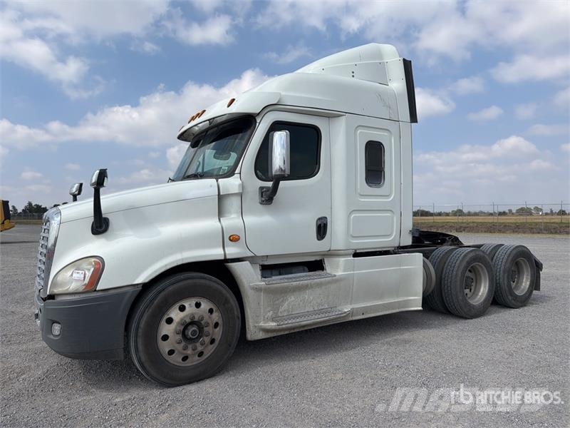Freightliner Cascadia 125 6x4 Tractocamion con Dormitorio / T/A Тягачі