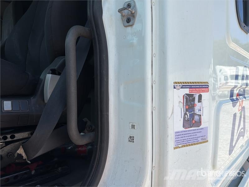 Freightliner Cascadia 125 6x4 Tractocamion con Dormitorio / T/A Cabezas tractoras