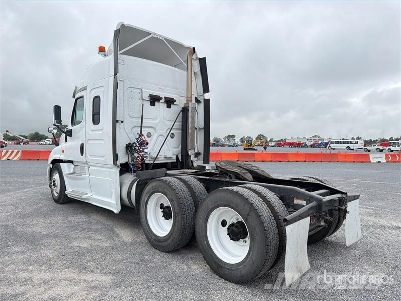 Freightliner Cascadia 125 6x4 Tractocamion con Dormitorio / T/A Naudoti vilkikai