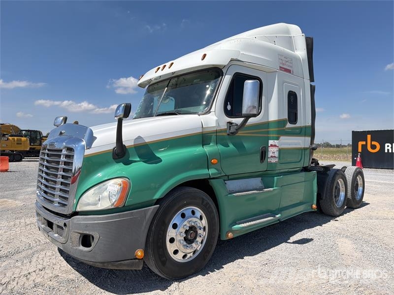 Freightliner Cascadia 125 6x4 Tractocamion con Dormitorio / T/A Cabezas tractoras