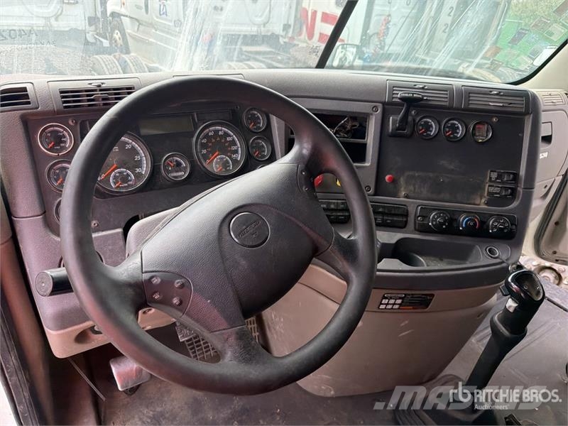 Freightliner Cascadia 125 6x4 Tractocamion con Dormitorio / T/A Cabezas tractoras