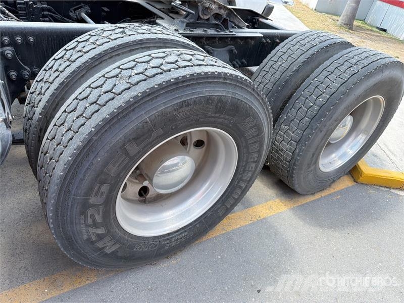 Freightliner Cascadia 125 6x2 Tractocamion con Dormitorio / T/A Cabezas tractoras