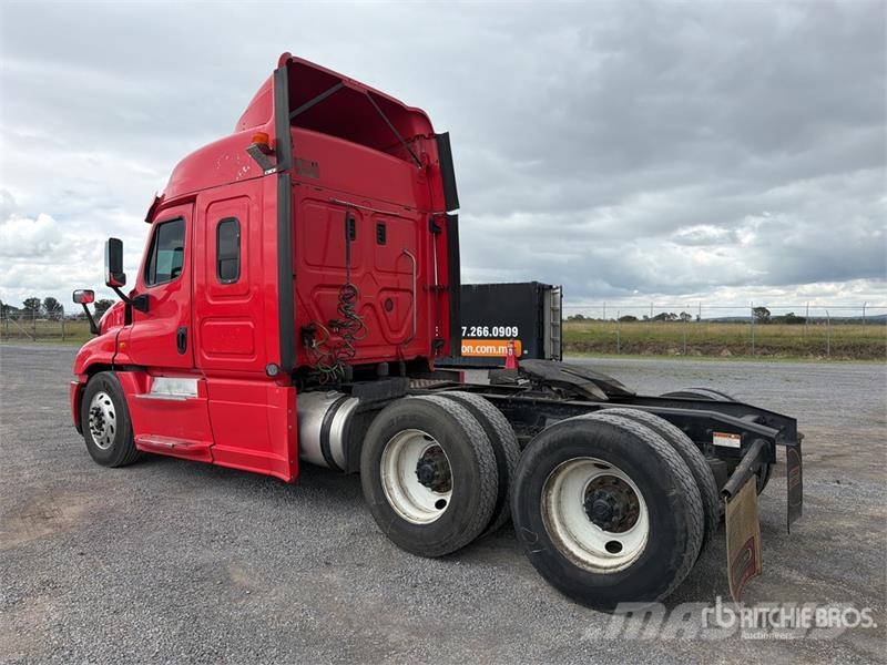 Freightliner Cascadia 125 6x4 Tractocamion con Dormitorio / T/A Sattelzugmaschinen
