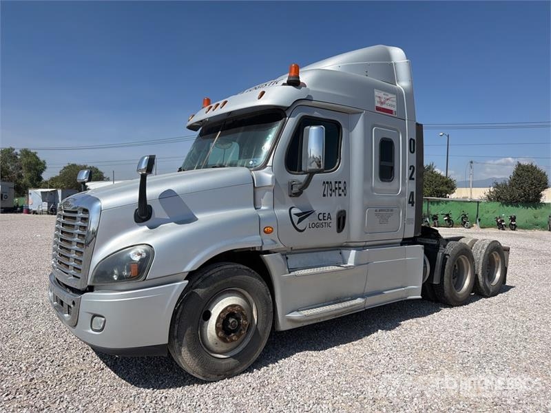 Freightliner Cascadia 125 6x4 Tractocamion con Dormitorio / T/A Cabezas tractoras