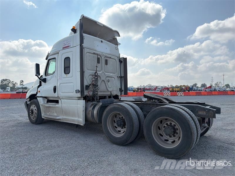 Freightliner Cascadia 125 6x4 Tractocamion con Dormitorio / T/A Sattelzugmaschinen