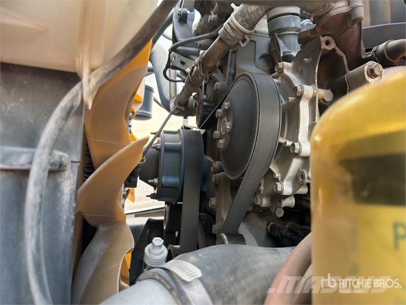 Freightliner Cascadia 125 6x4 Tractocamion con Dormitorio / T/A Cabezas tractoras