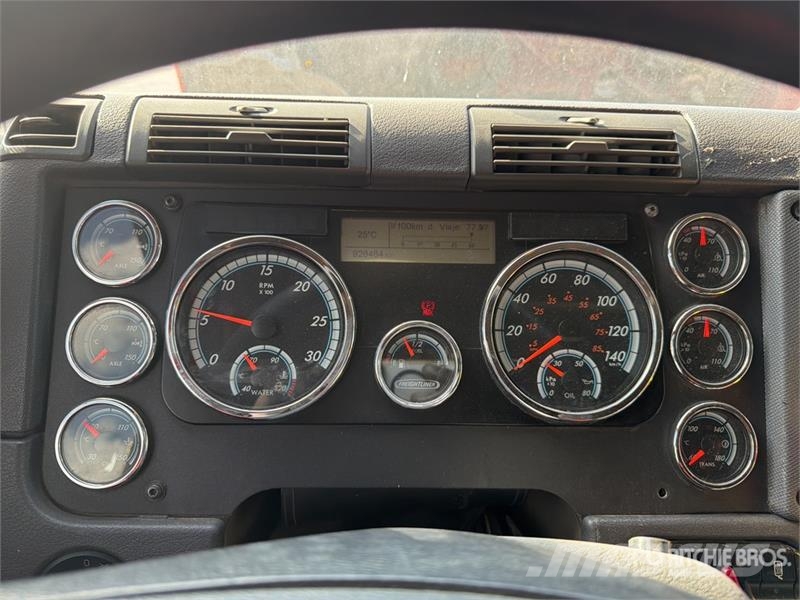 Freightliner Cascadia 125 6x4 Tractocamion con Dormitorio / T/A Tegljači