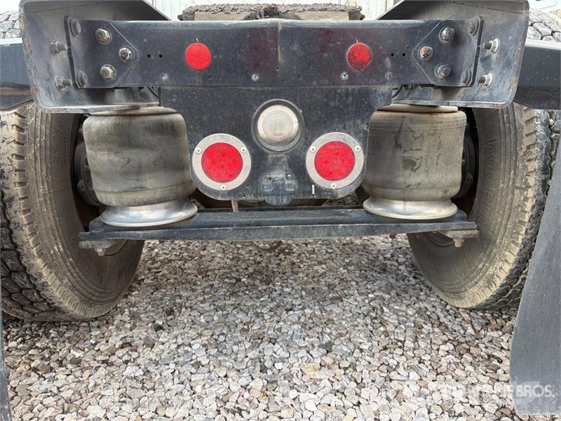 Freightliner Cascadia 125 6x4 Tractocamion con Dormitorio / T/A Cabezas tractoras