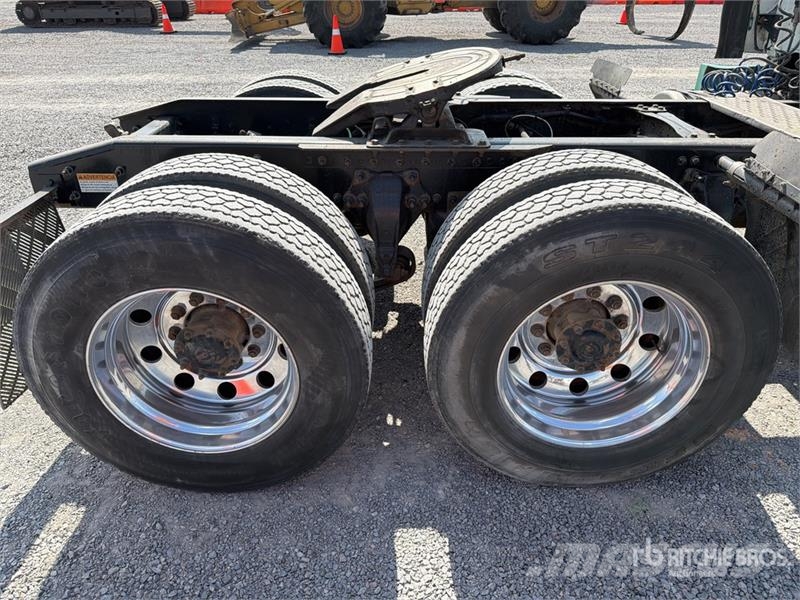 Freightliner Cascadia 125 6x4 Tractocamion con Dormitorio / T/A Cabezas tractoras
