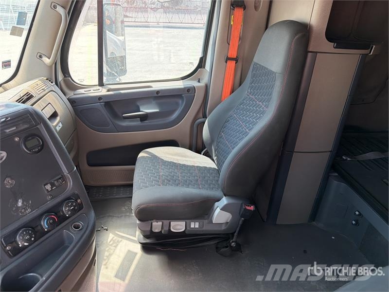 Freightliner Cascadia 125 6x2 Tractocamion con Dormitorio / T/A Cabezas tractoras