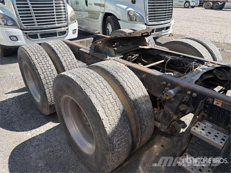 Freightliner Cascadia 125 6x4 Tractocamion con Dormitorio / T/A Cabezas tractoras