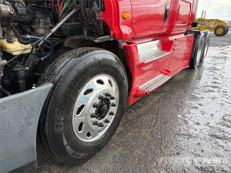 Freightliner Cascadia 125 6x4 Tractocamion con Dormitorio / T/A Vilcēji