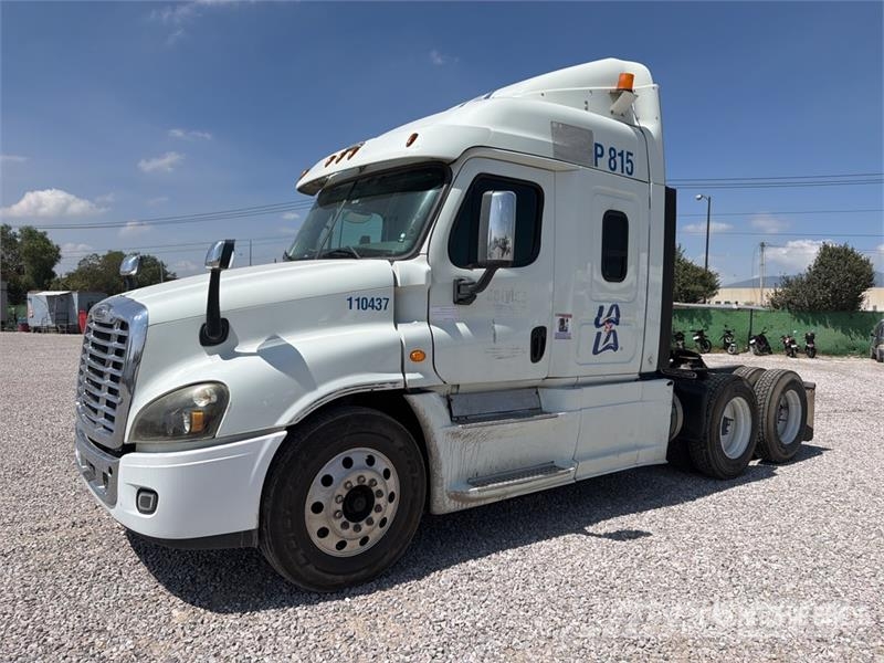 Freightliner Cascadia 125 6x4 Tractocamion con Dormitorio / T/A Cabezas tractoras