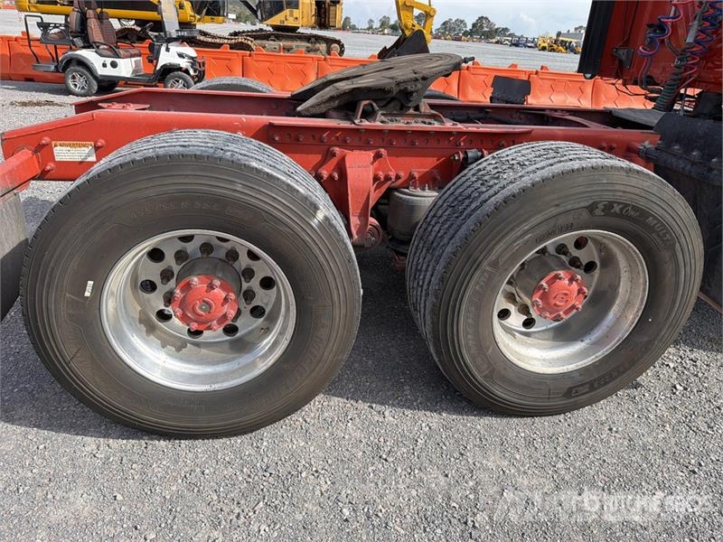 Freightliner Cascadia 125 6x4 Tractocamion con Dormitorio / T/A Nyergesvontatók