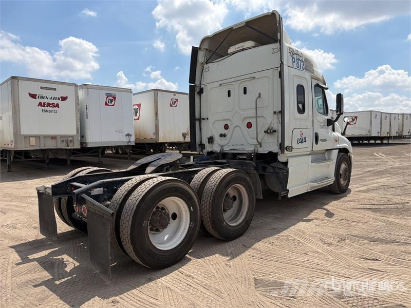 Freightliner Cascadia 125 6x4 Tractocamion con Dormitorio / T/A Cabezas tractoras