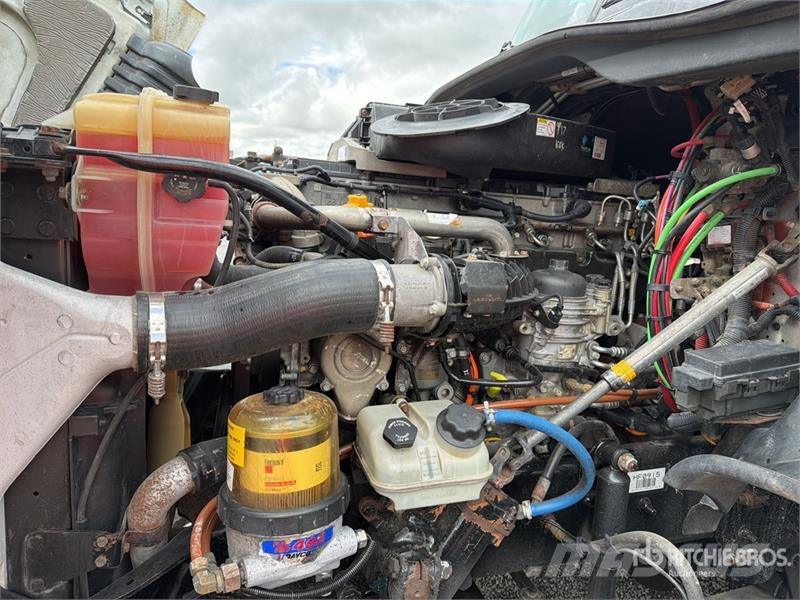 Freightliner Cascadia 125 6x2 Tractocamion con Dormitorio / T/A Sadulveokid
