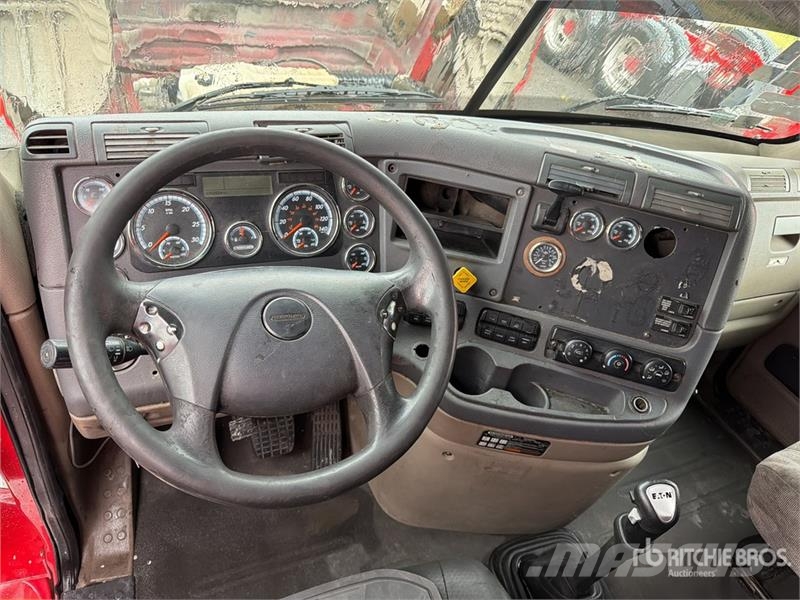 Freightliner Cascadia 125 6x4 Tractocamion con Dormitorio / T/A Vilcēji