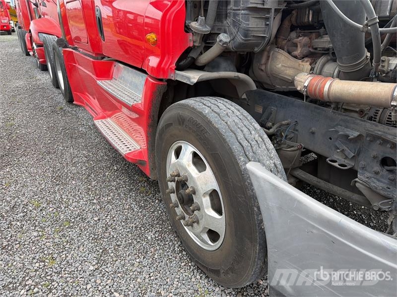 Freightliner Cascadia 125 6x4 Tractocamion con Dormitorio / T/A Nyergesvontatók