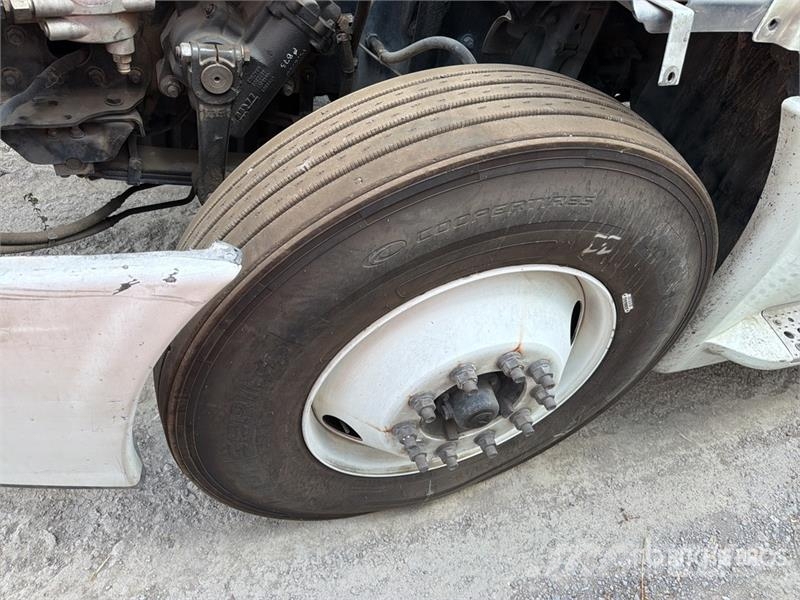 Freightliner Cascadia 125 6x4 Tractocamion con Dormitorio / T/A Cabezas tractoras