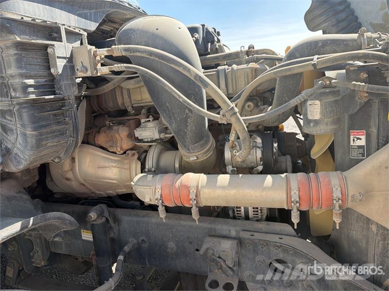 Freightliner Cascadia 125 6x4 Tractocamion con Dormitorio / T/A Cabezas tractoras
