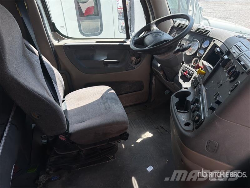 Freightliner Cascadia 125 6x4 Tractocamion con Dormitorio / T/A Cabezas tractoras